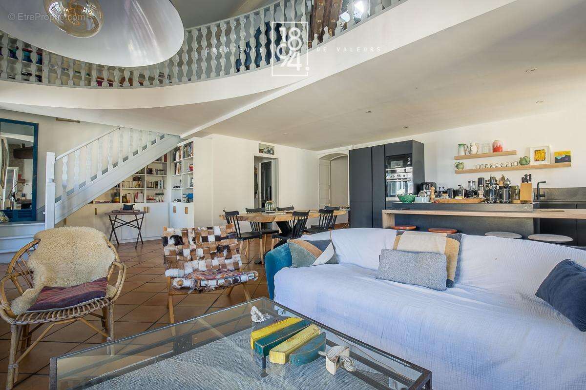 Appartement à MARSEILLE-1E