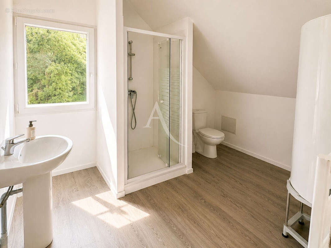 Bel appartement T2 refait à neuf ? Charme de l'ancien & Faibles charges Secteur privilégié : À seulement 6 minutes de Courdimanc - photo 3