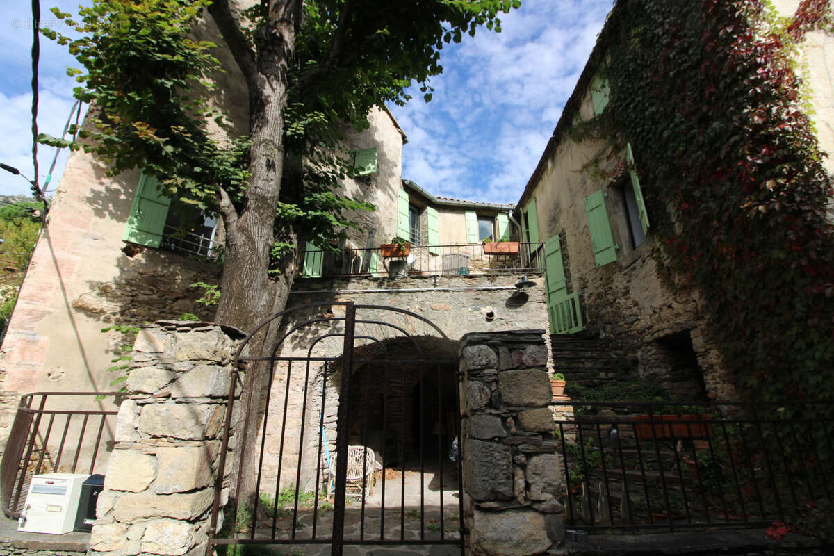 Maison à COLOMBIERES-SUR-ORB