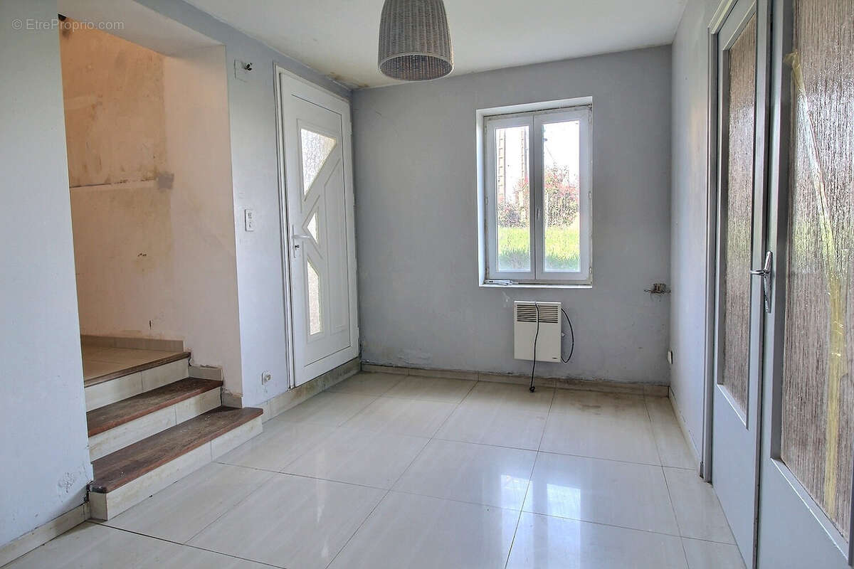 SAVIGNY S/ GROSNE Maison  6 pièce(s) 150 m2 - photo 4