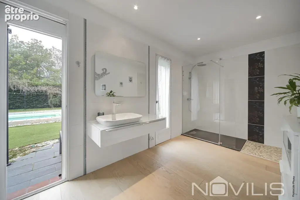 Maison d'architecte 5/6 pièce(s) 185 m2 au Banayre avec piscine et garage attenant - photo 5