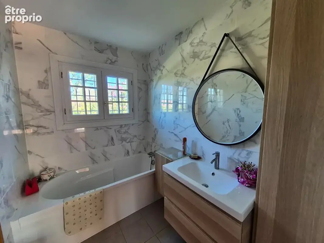 FONTAINE-LA-MALLET - Maison plain-pied 136 m² - 4 chambres - Grand jardin - Sous-sol complet - photo 10