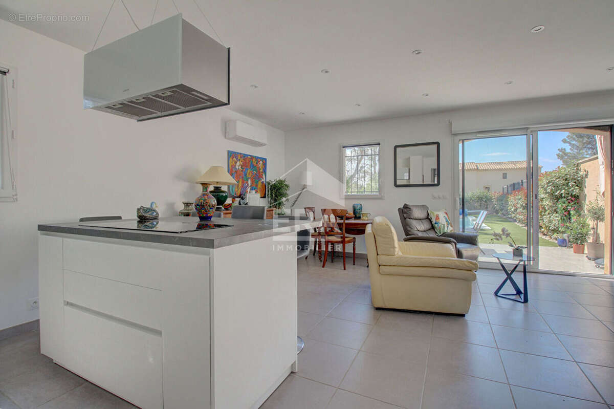 Maison à VILLELAURE