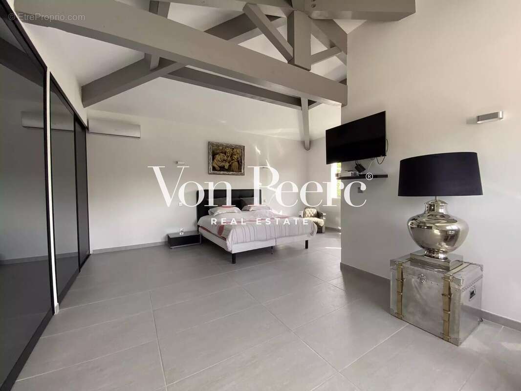 Proche Avignon - Villa provençale sur un terrain paysagé d’1 hectare, - photo 9