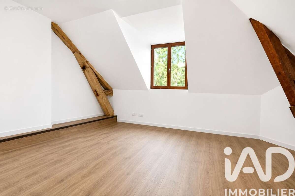 Maison 112 m² à Breuillet  - photo 6