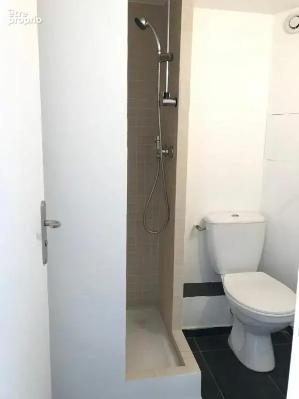 Duplex avec terrasse – À 4 min du métro Robespierre - photo 13
