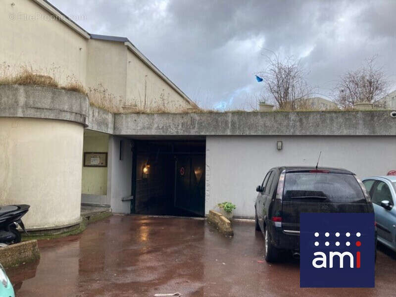 Parking à MONTREUIL