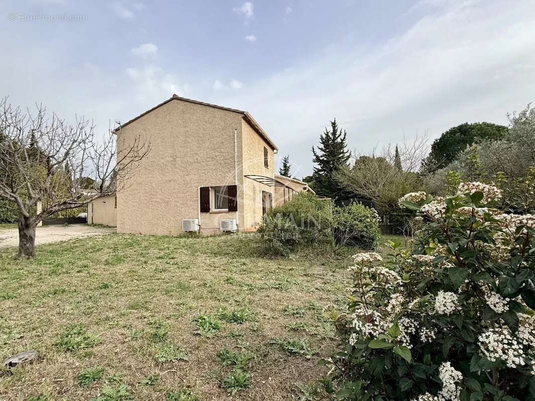 Maison à L'ISLE-SUR-LA-SORGUE