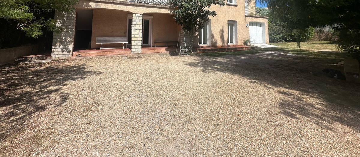 Appartement à SOLLIES-PONT
