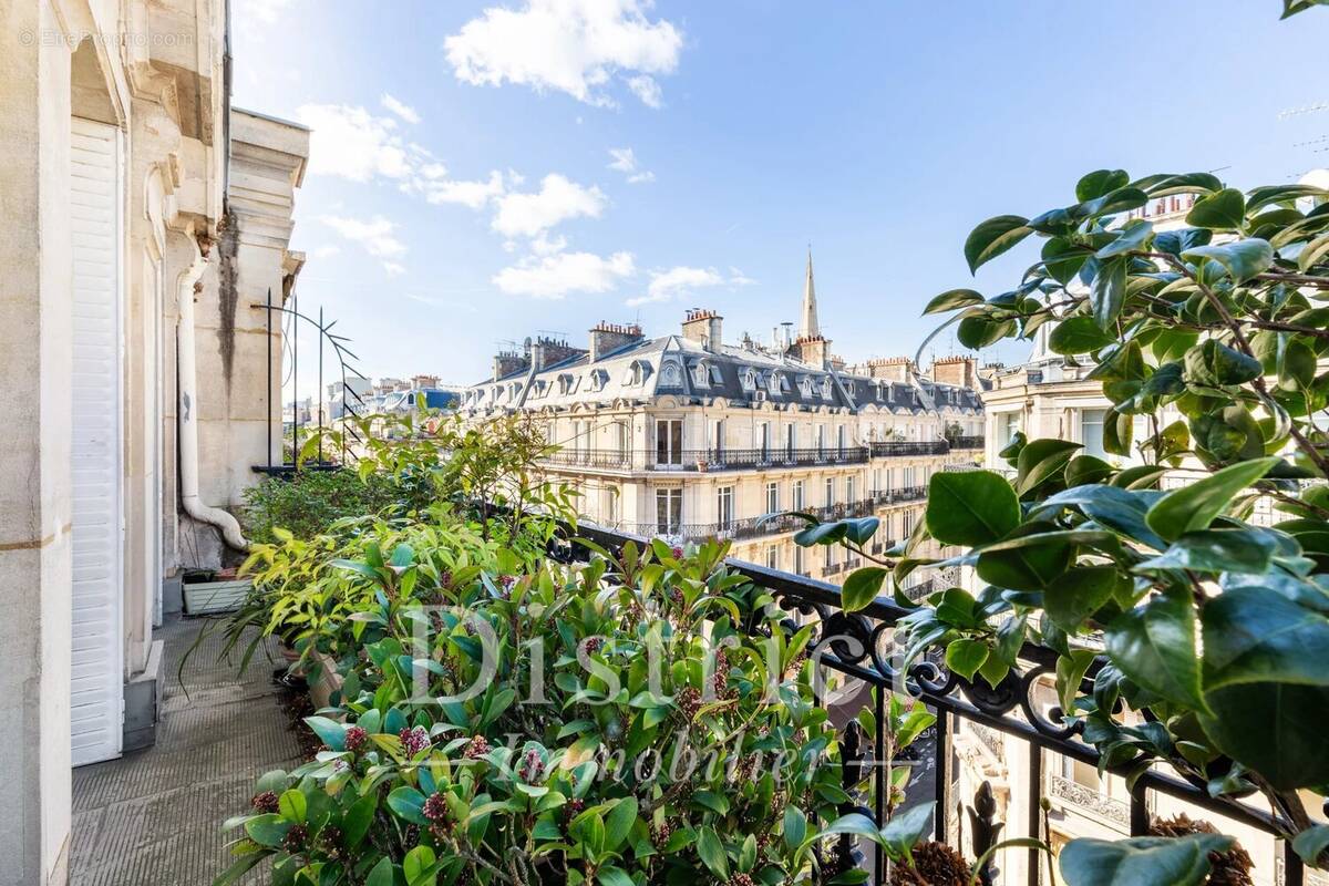 Appartement à PARIS-8E