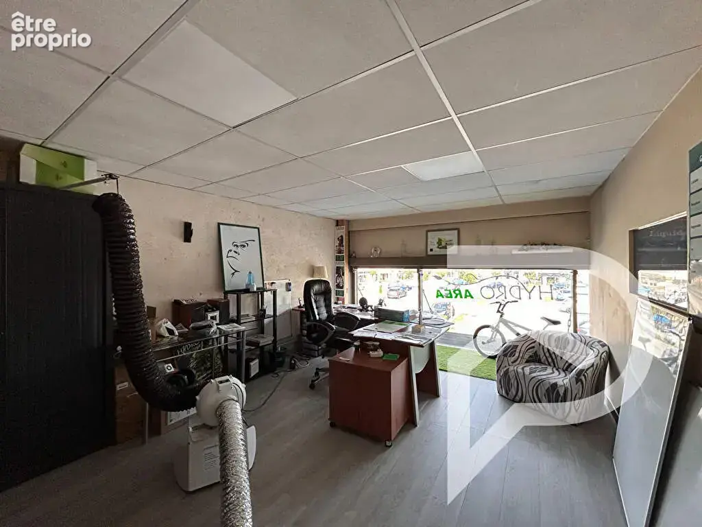 Cellule de 195 m² -  Centre commercial de Pirey - photo 4