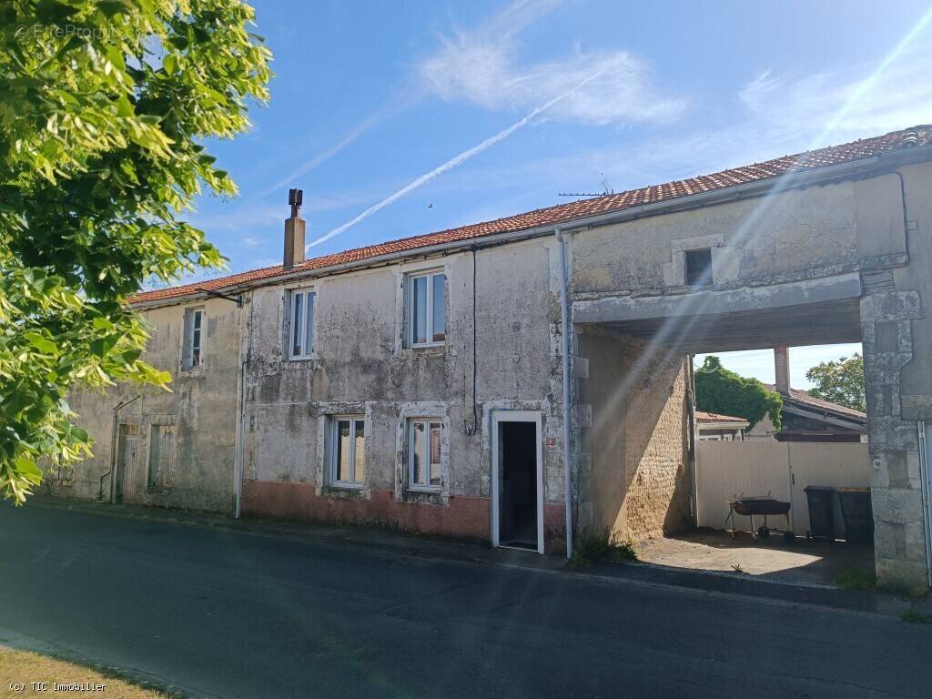 Maison à RUFFEC