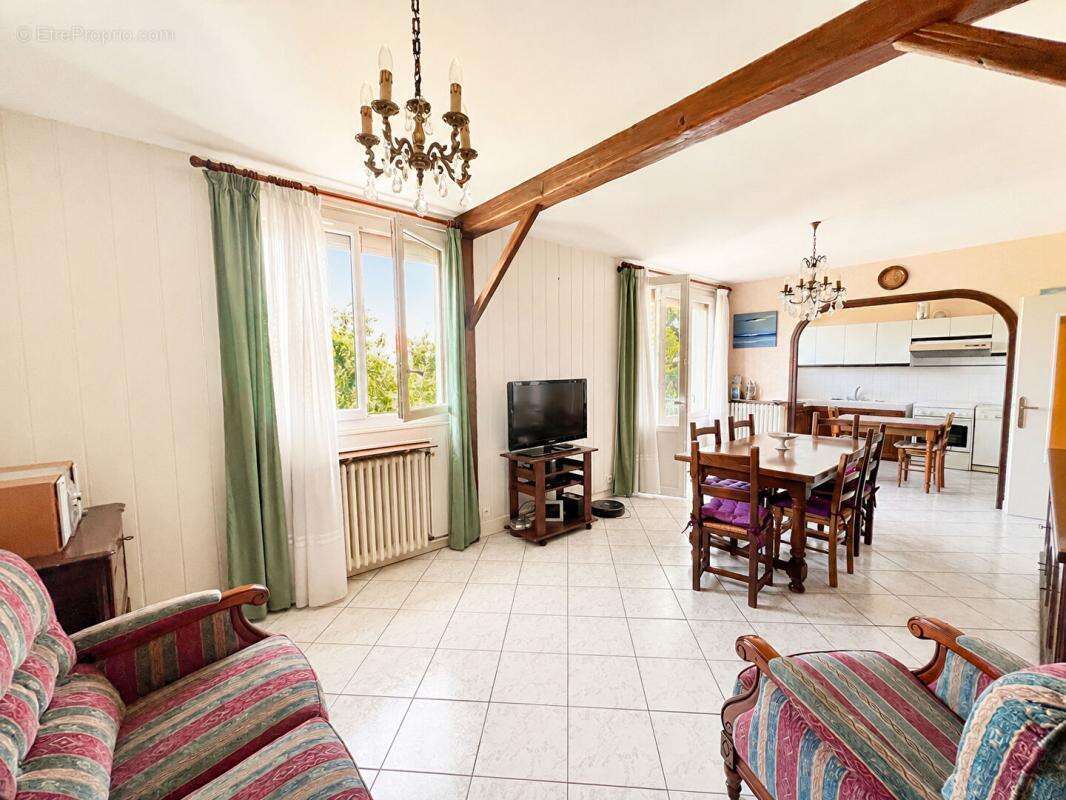 Maison avec jardin, garage et terrain constructible - photo 7