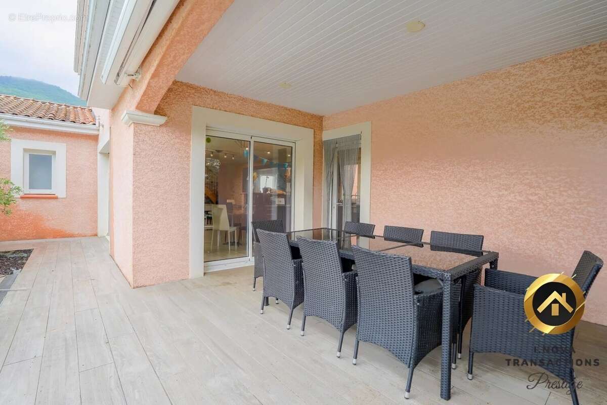 Maison à MONTOULIEU