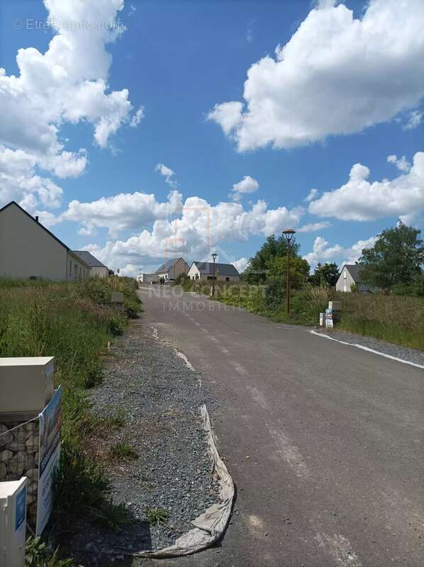Terrain à AZAY-SUR-CHER