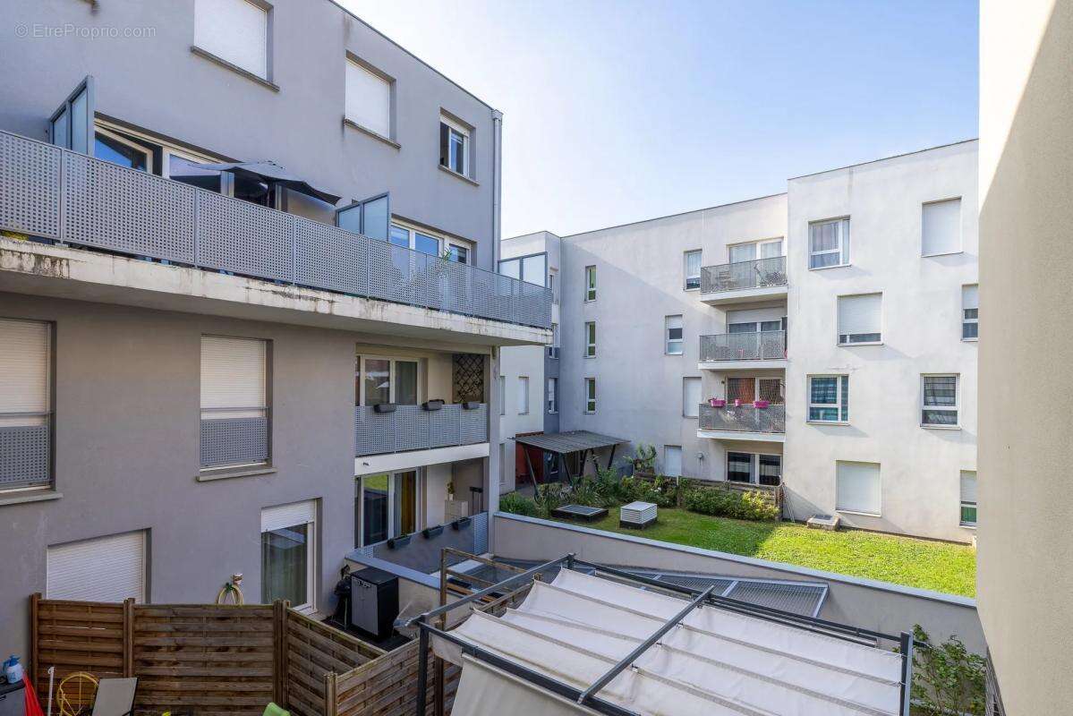 Appartement à FLEURY-MEROGIS