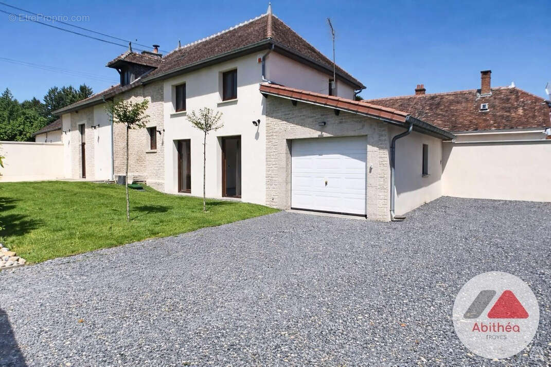 Maison à BUCHERES