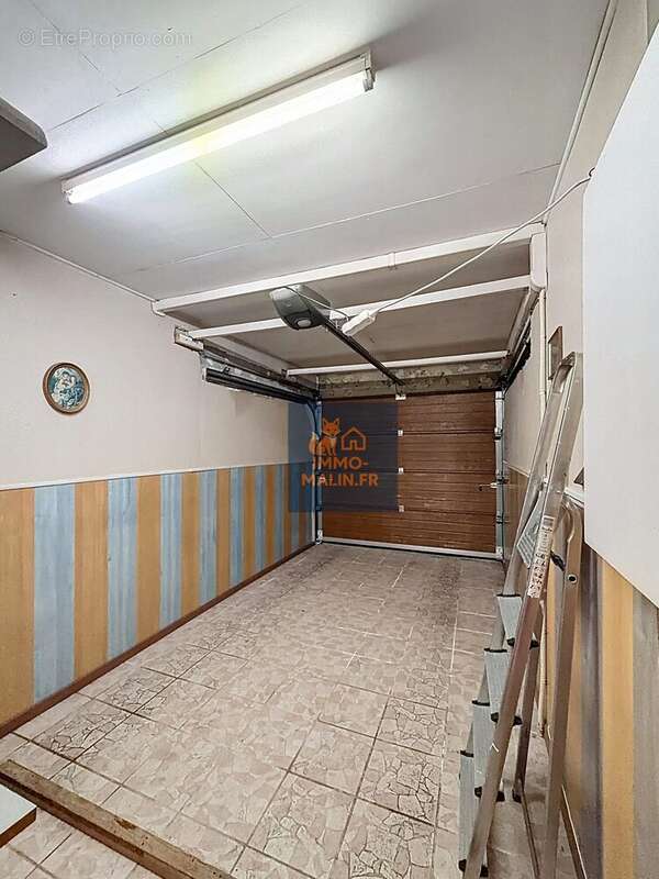 Garage couvert - Maison à VILLENEUVE-SAINT-GEORGES