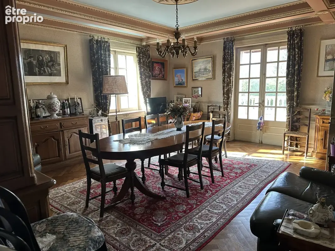Chateaubernard, élégante demeure de caractére d'environ 260m2. - photo 10