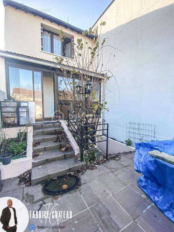 Maison familiale avec dépendance indépendante et sous-sol - photo 12