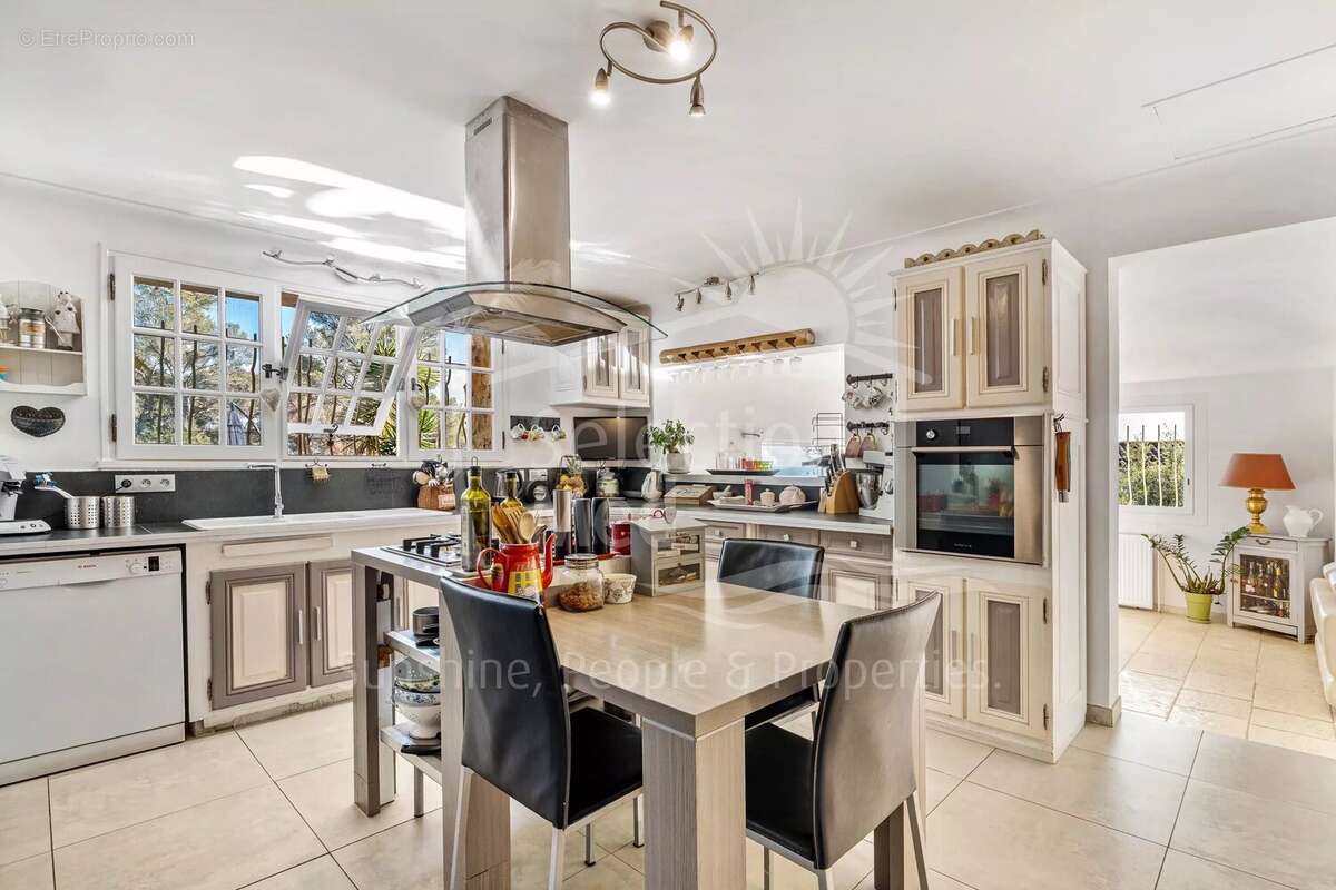 Maison à TOURRETTES-SUR-LOUP