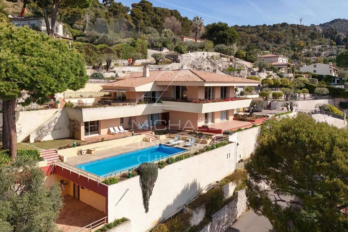 Villa d'architecte au coeur d'un domaine privé - VILLEFRANCHE SUR MER - photo 12