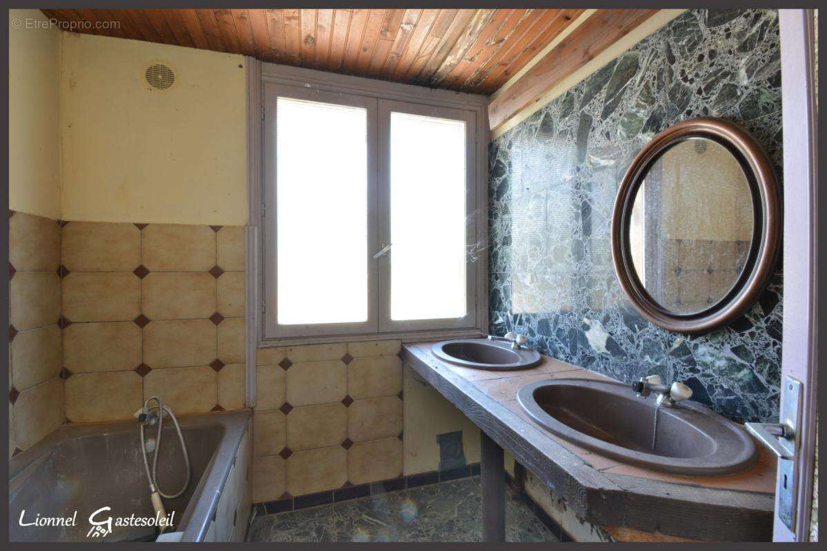 Ensemble deux maisons à rénovées en integralité à vendre avec terrain sur la communes  LIGUEUX (33) - photo 8