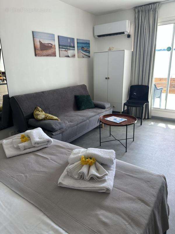 Vue mer, calme et confort: votre studio équipé dans résidence recherchée St François 156 000 euros - photo 7