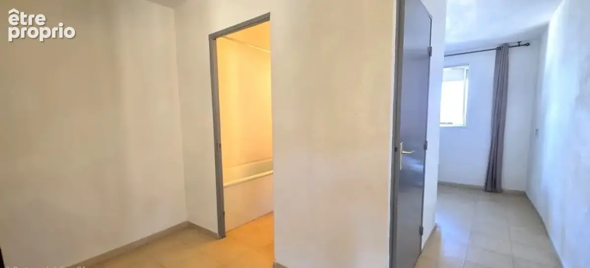 LA CIOTAT-A VENDRE-STUDIO-1 CHAMBRE-CALME-PROCHE COMMERCES