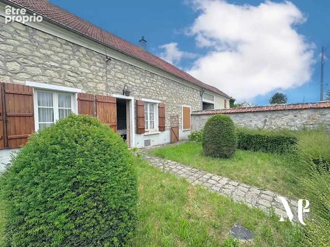 Ensemble à fort potentiel - Maison + 2 granges sur 2600m² de terrain - photo 2