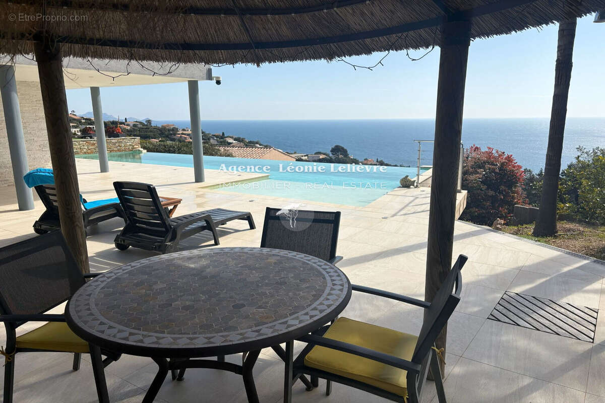 Maison à LES ISSAMBRES