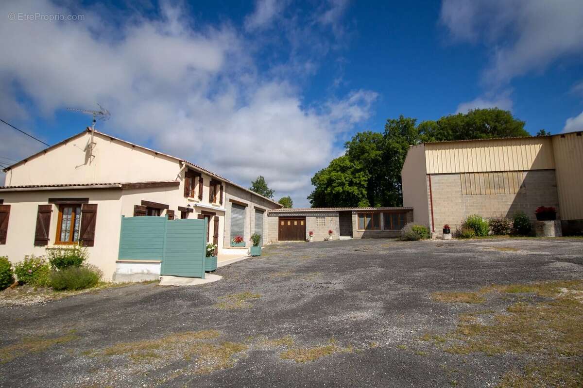 Maison à GARDES-LE-PONTAROUX