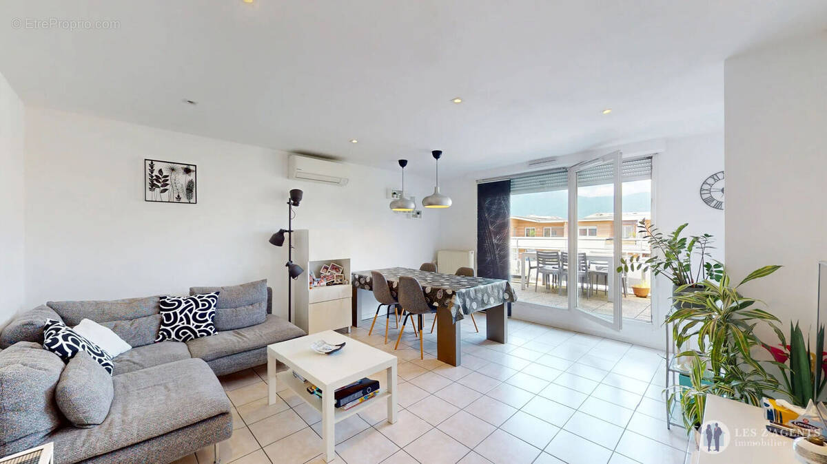 Appartement à SAINT-MARTIN-D'HERES