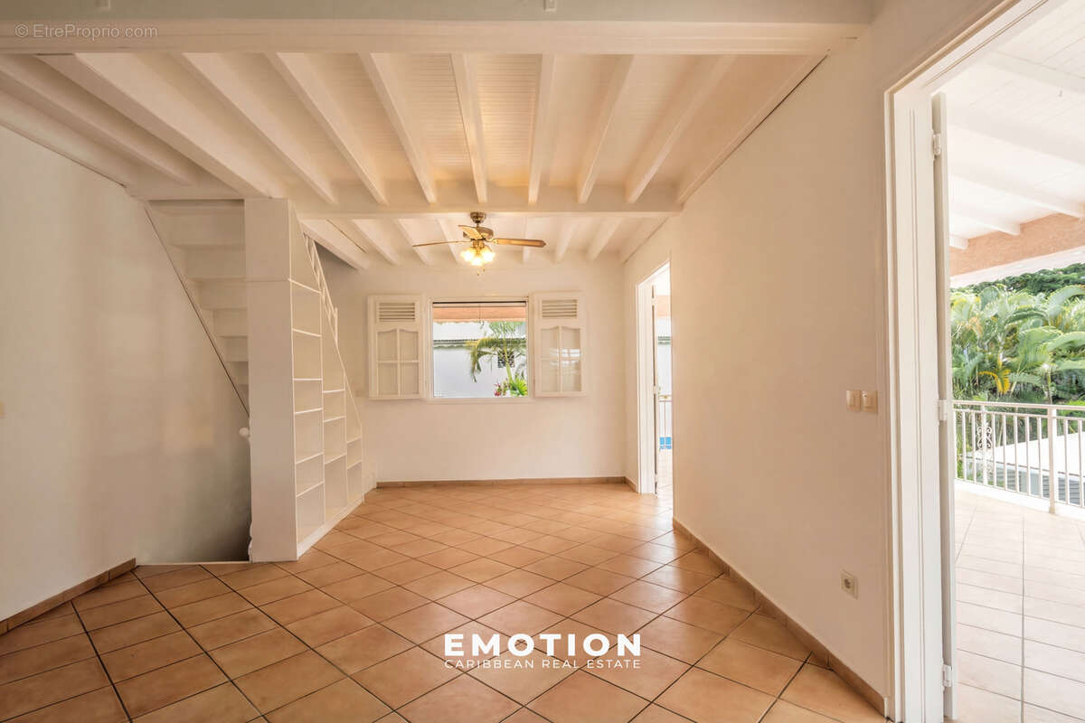 Maison à BAIE-MAHAULT