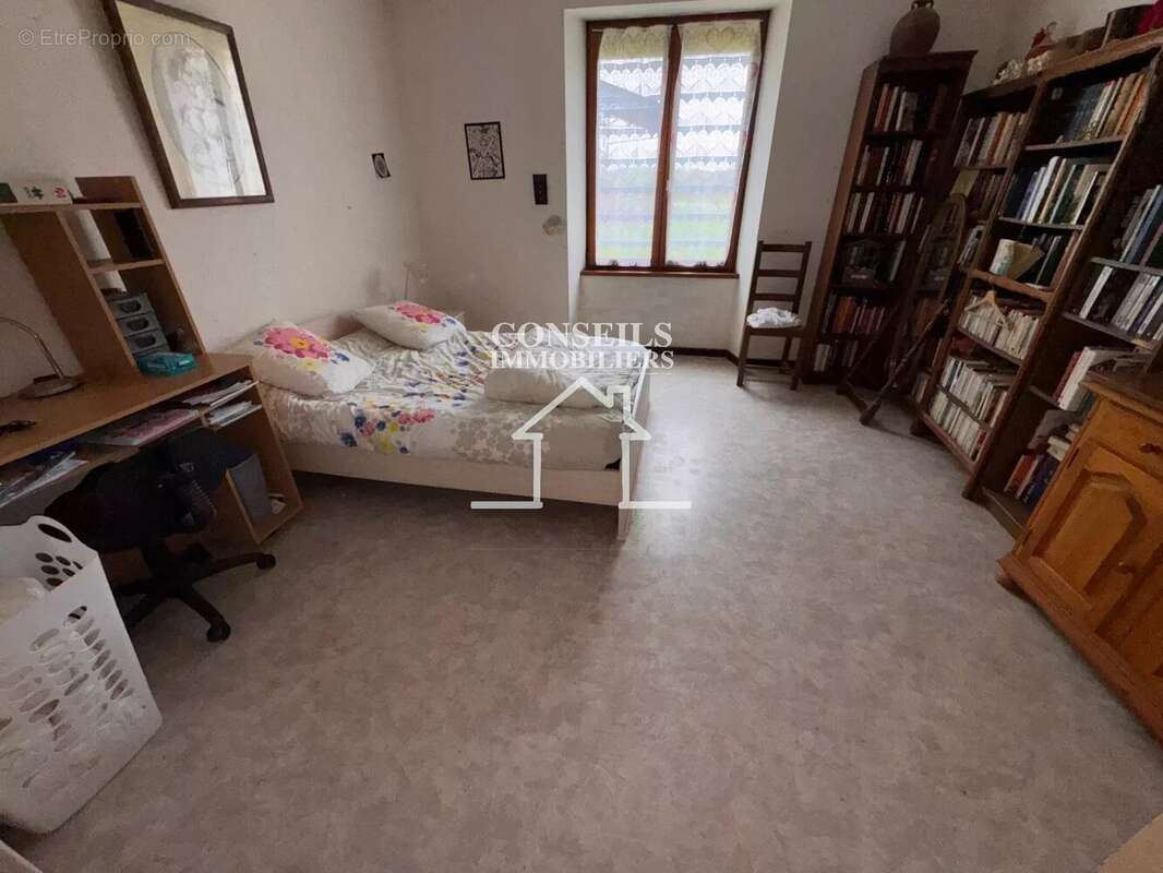 Maison à SAINT-JULIEN-DU-SAULT