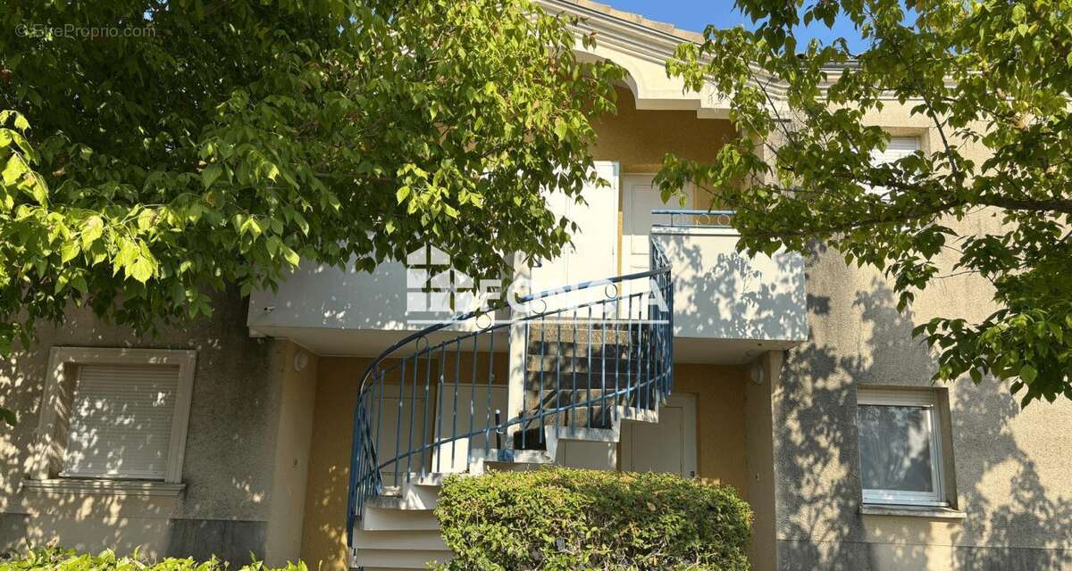 Labastidette: t3 de 63 m2 + parking - photo 3