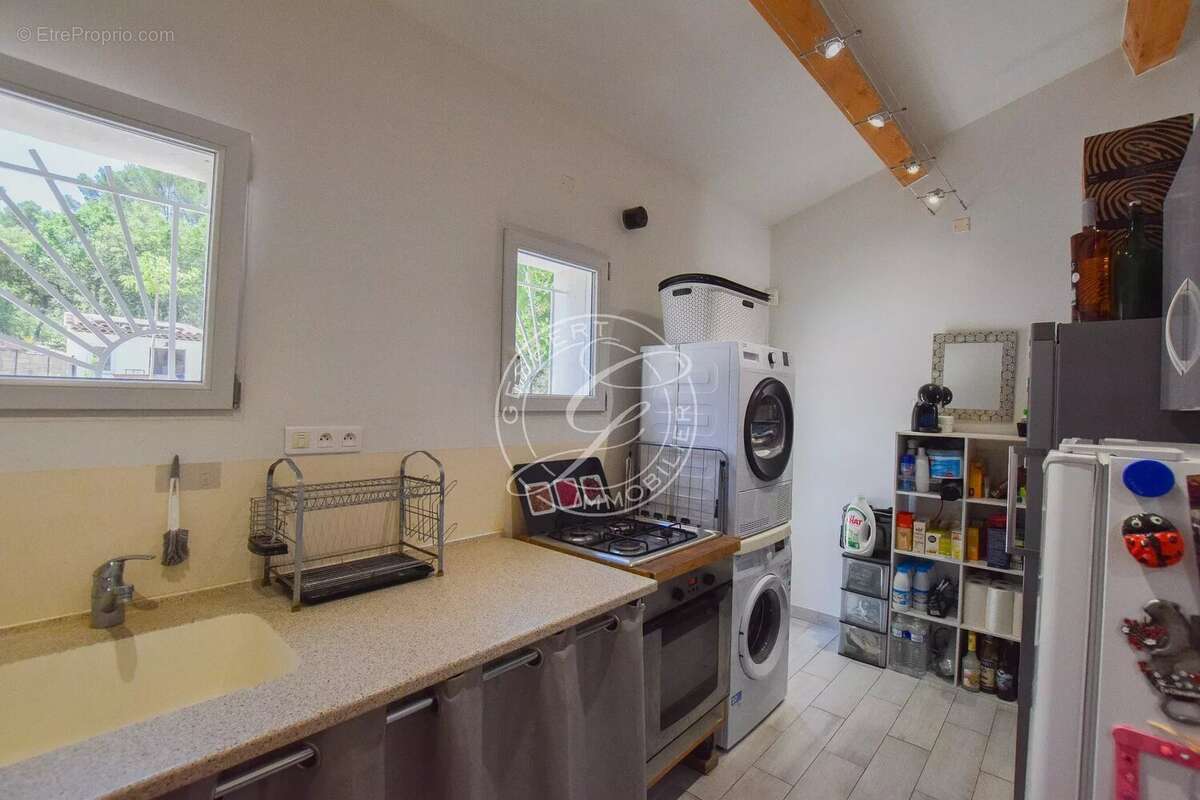 A vendre flayosc - villa  de 225 m2 avec piscine à pieds au village - photo 11