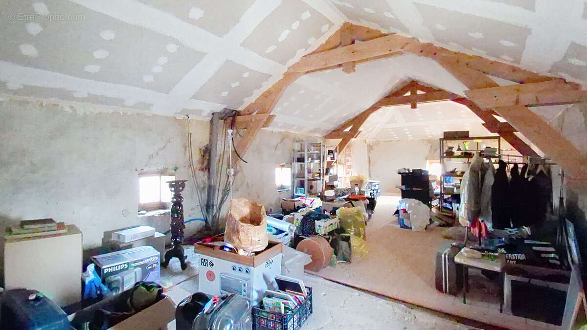 Maison à LAUDUN-L&#039;ARDOISE