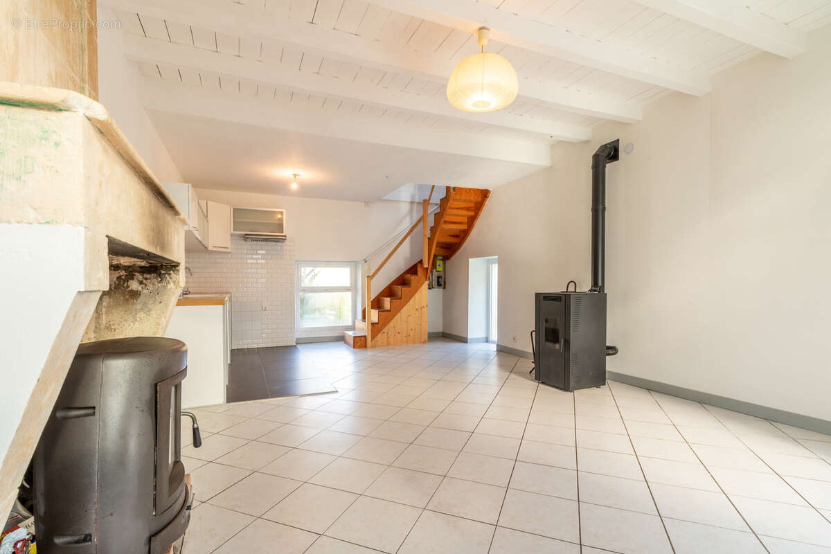 Maison à SAINT-SAVINIEN