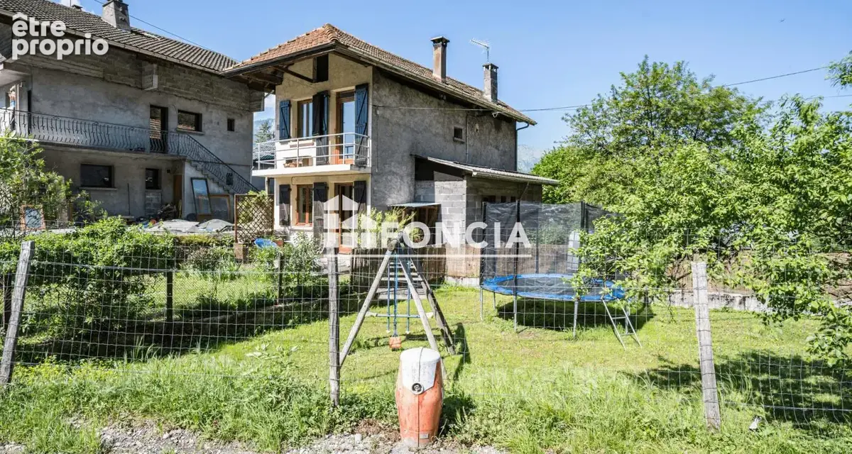 Ensemble immobilier à fort potentiel une maison de 64 M2 et grange 144 M2 à réhabiliter avec grand jardin plat - photo 2