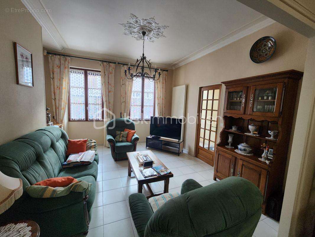 Maison à VILLENEUVE-LA-GUYARD