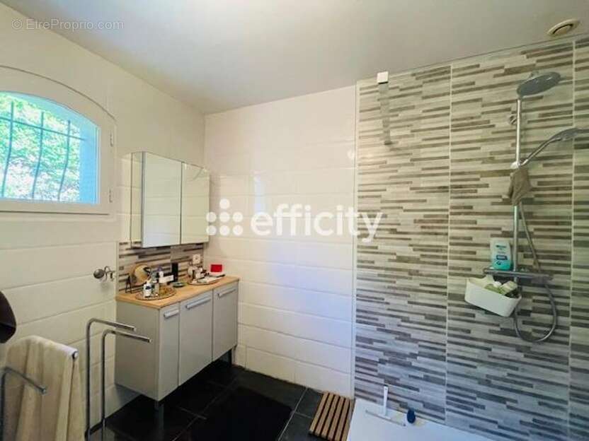 Maison à SALAISE-SUR-SANNE