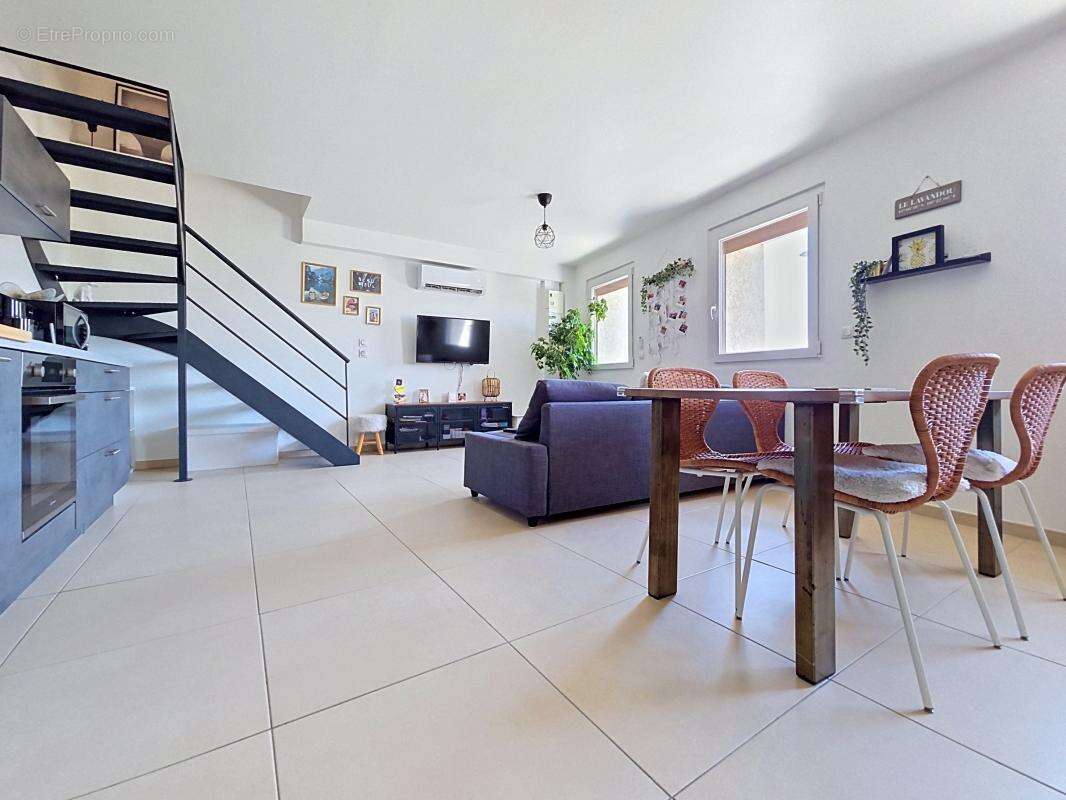 Appartement - Duplex - 2 Chambres - Cave - Place de parking privative en sus - Proche commodités - photo 7