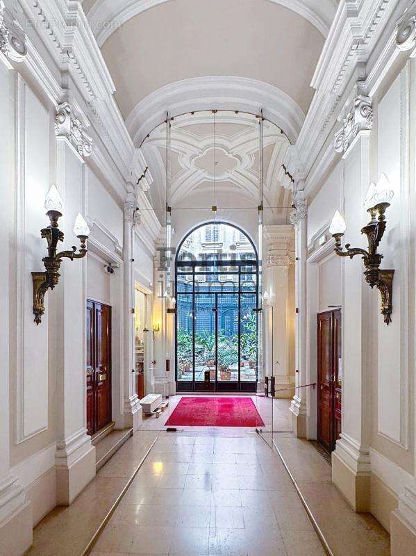 Appartement à PARIS-1E
