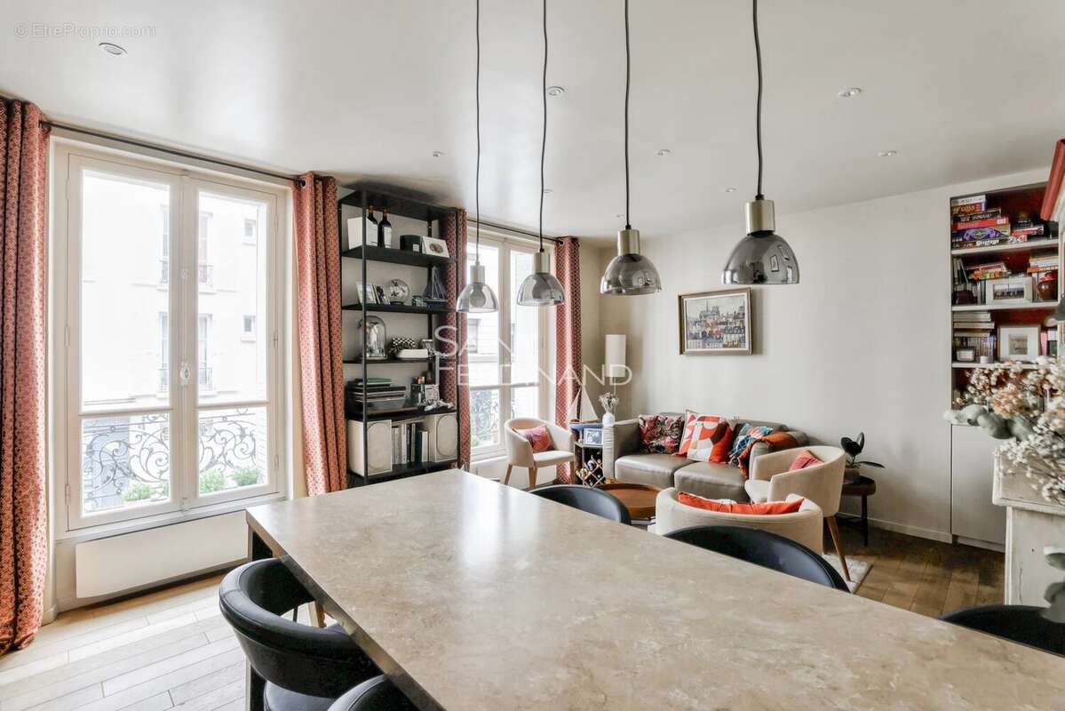 Appartement à PARIS-17E
