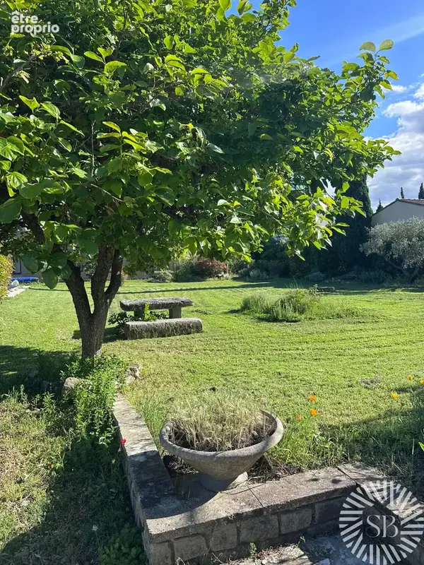 NOVES   Maison familiale 4 chambres • Piscine • 1 621 m2 de terrain • Double garage • Potentiel constructible - photo 20