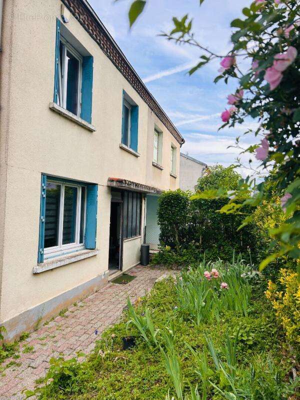 Maison à CHAMPCEVINEL