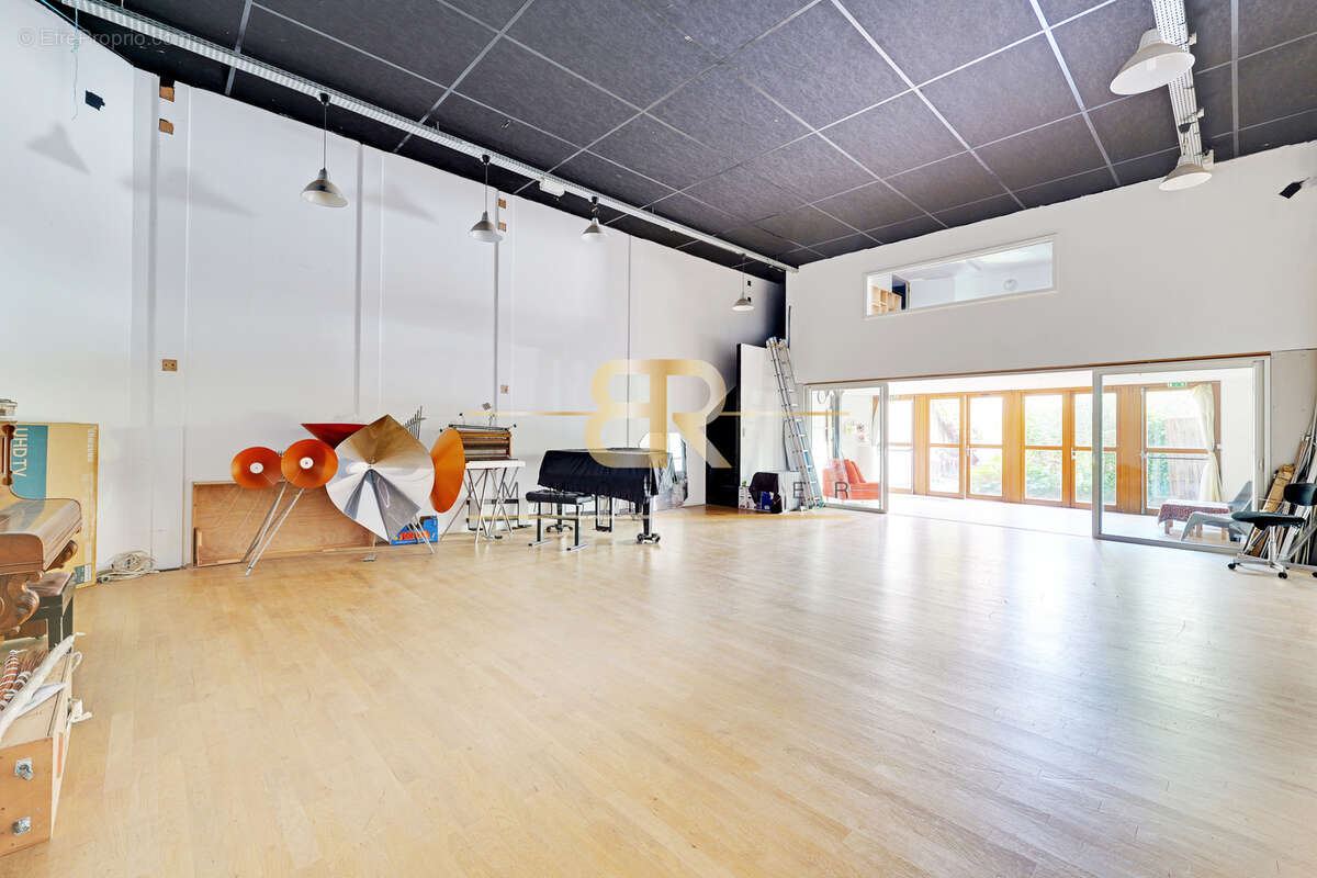 COUP DE CŒUR - LOFT à usage mixte INSONORISÉ de 140m2 à AMÉNAGER à 8mn de la ligne 7 et du RER C - photo 8