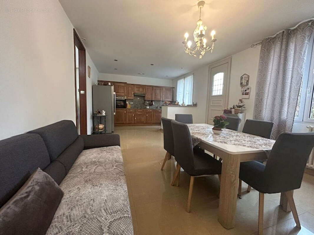 Maison à SARTROUVILLE