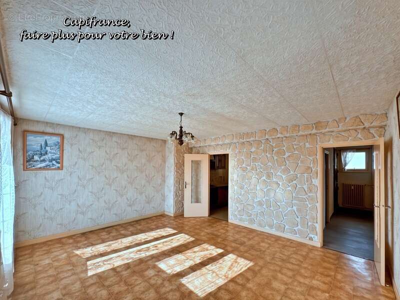 Appartement à LA CLAYETTE
